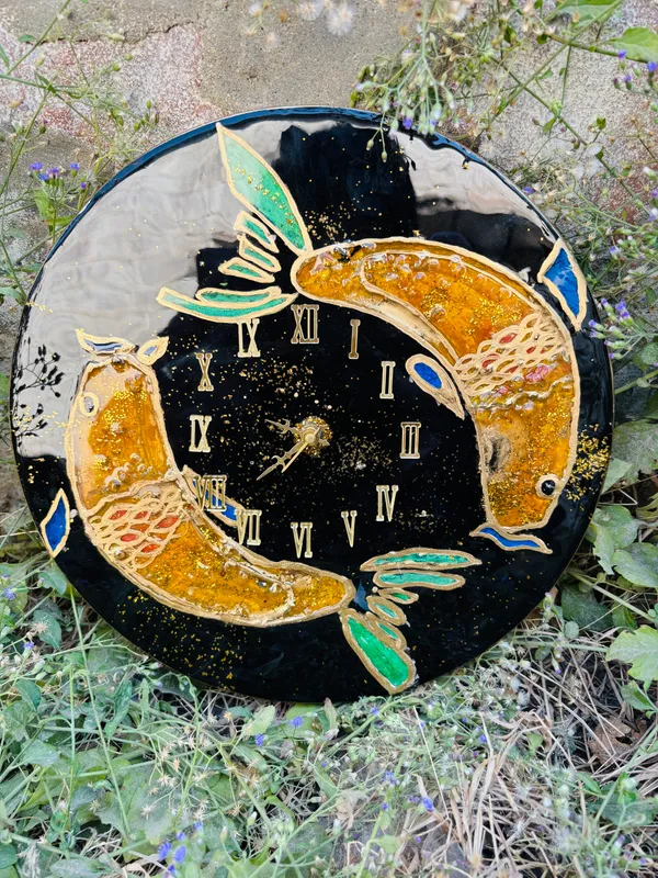 Black_Resin_Clock_Fish_Painted_For_Animal_Lovers_For_Home_Decor