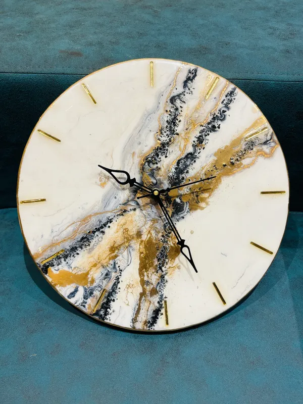 White_Epoxy_Wall_Clock_For_Home_Decor