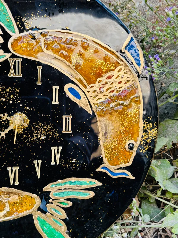 Black_Resin_Clock_Fish_Painted_For_Animal_Lovers_For_Home_Decor