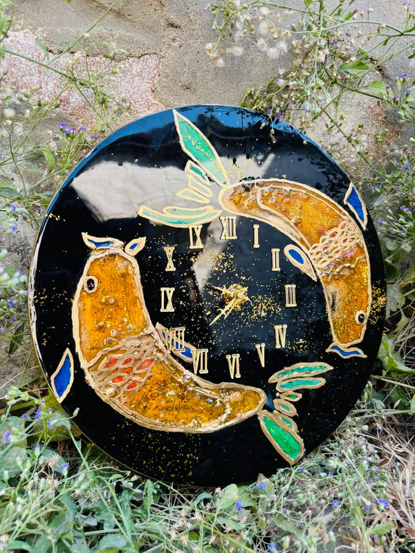 Black_Resin_Clock_Fish_Painted_For_Animal_Lovers_For_Home_Decor