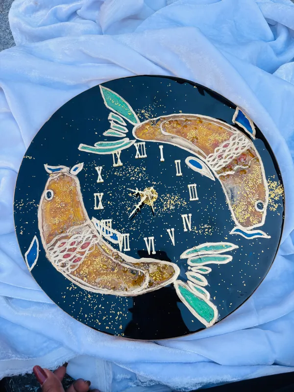 Black_Resin_Clock_Fish_Painted_For_Animal_Lovers_For_Home_Decor