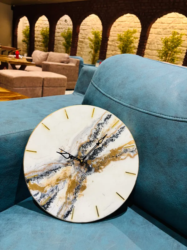 White_Epoxy_Wall_Clock_For_Home_Decor