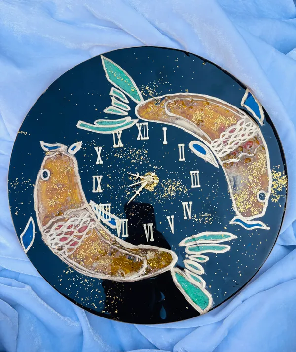 Black_Resin_Clock_Fish_Painted_For_Animal_Lovers_For_Home_Decor