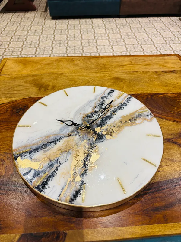 White_Epoxy_Wall_Clock_For_Home_Decor
