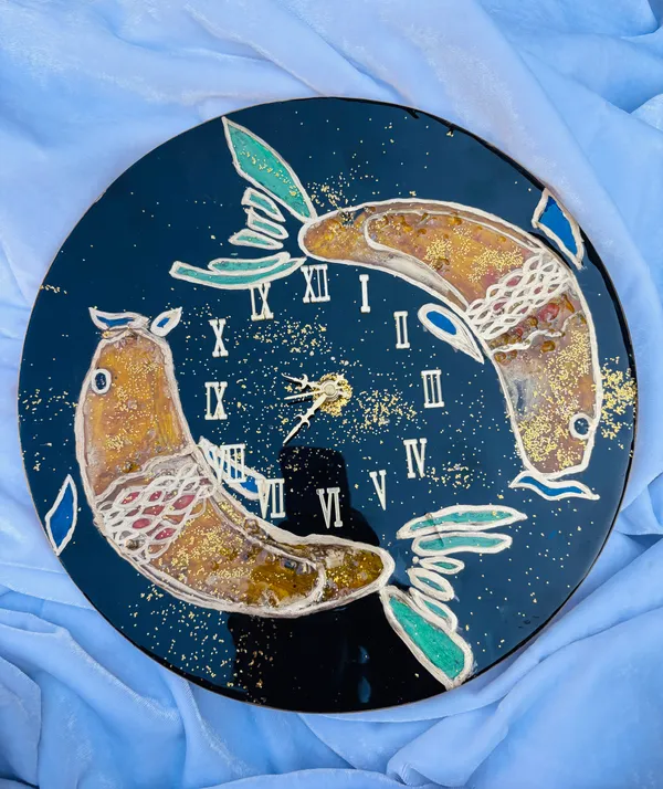 Black_Resin_Clock_Fish_Painted_For_Animal_Lovers_For_Home_Decor