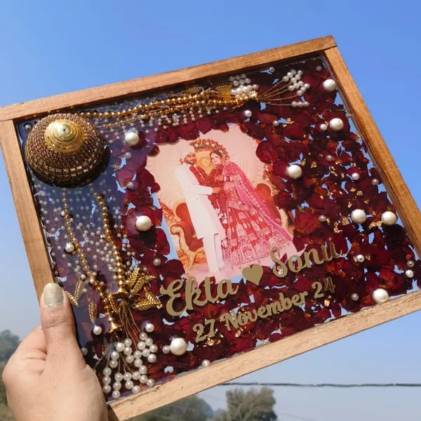 Multicolor_Resin_Varmala_Flower_Bouquet_Personalized_Photo_Frame_Wedding_Garland_Preservation_Service_Mala_Preservation