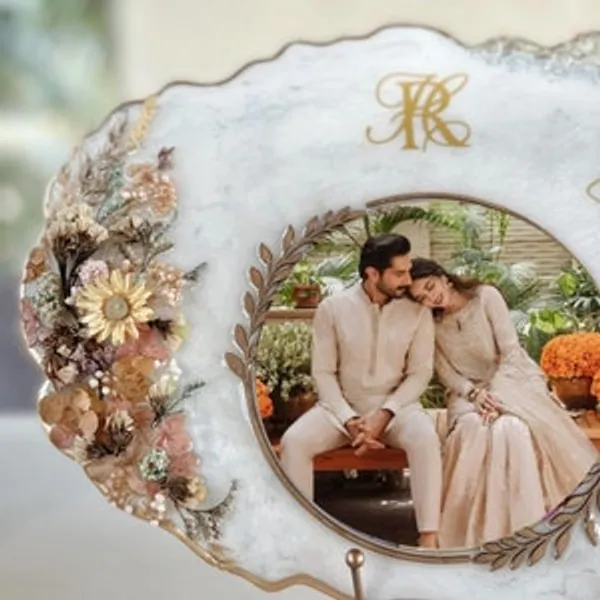 Multicolor_Wood_&_Resin_Buy_Personalized_Frame_Flower_Preservation_&_Preserved_Bouquet_Gift