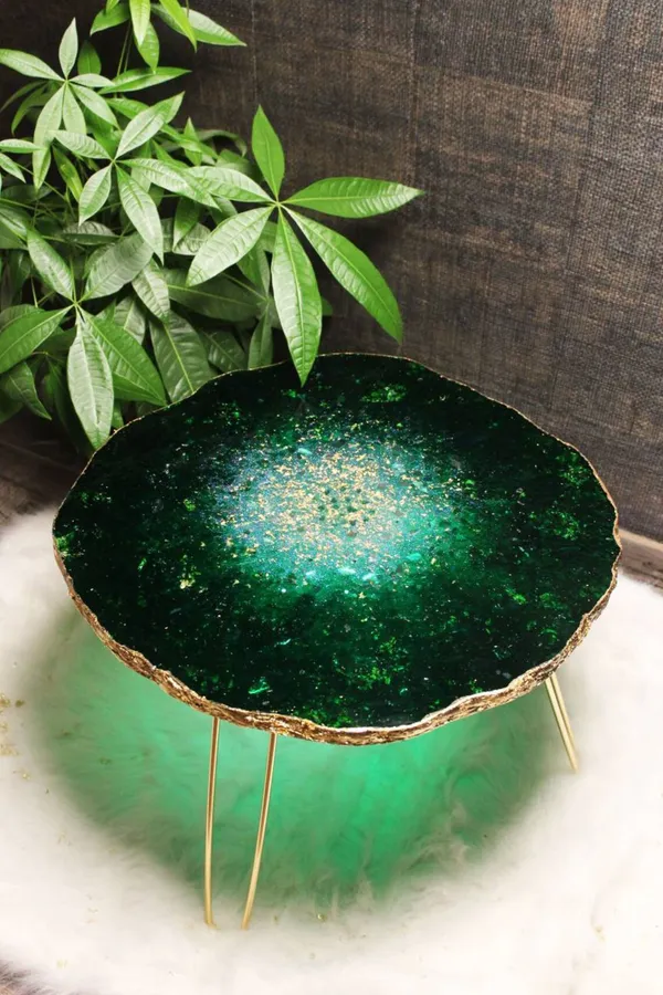 Side_Table_Resin_Epoxy_Green_Emerald_Table_With_Attachable_Golden_Leg