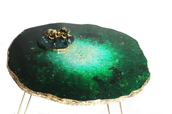 Side_Table_Resin_Epoxy_Green_Emerald_Table_With_Attachable_Golden_Leg