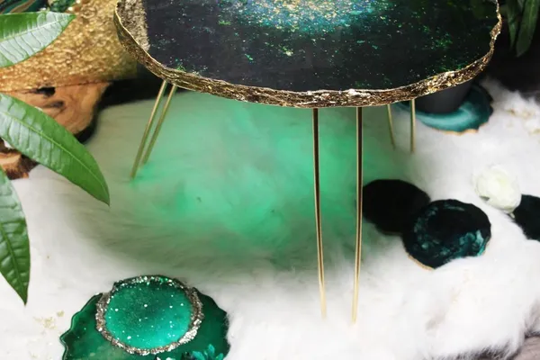 Side_Table_Resin_Epoxy_Green_Emerald_Table_With_Attachable_Golden_Leg