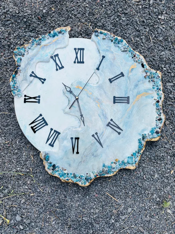 Multicolor_Wood_&_Resin_Handmade_Epoxy_Wall_Clock_With_Blue_Coated_Glittered_Crystals_And_Small_Pieces_Of_Glass_High_Quality_Glorious_Piece