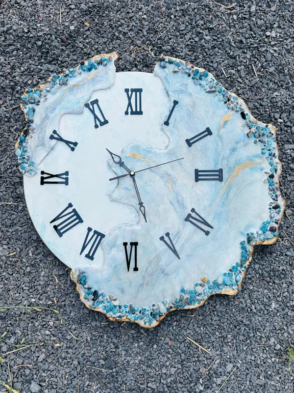 Multicolor_Wood_&_Resin_Handmade_Epoxy_Wall_Clock_With_Blue_Coated_Glittered_Crystals_And_Small_Pieces_Of_Glass_High_Quality_Glorious_Piece