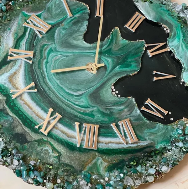 Multicolor_Wood_&_Resin_Clock_Handmade_Epoxy_Wall_Clock_With_Green_&_Black_Coated_Glittered_Crystals_And_Small_Pieces_Of_Glass_High_Quality_Glorious_Piece