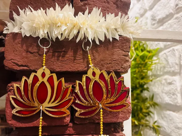 Diwali_housewarming_Lotus_Ridhi_Sidhi_door_hanging_Decor_gift,_hamper_wedding