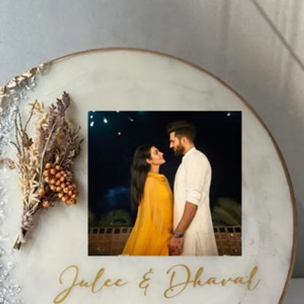 Multicolor_Wood_&_Resin_Personalized_Frame_Couple_Photo_With_Flower_Preservation
