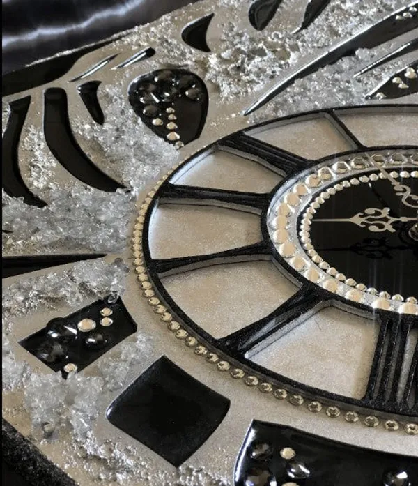 Silver_and_Black_Wood_&_Resin_Wall_Clock_For_Home_Decor_housewarming_gift