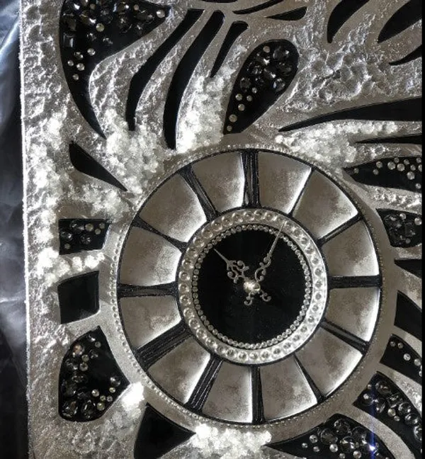 Silver_and_Black_Wood_&_Resin_Wall_Clock_For_Home_Decor_housewarming_gift