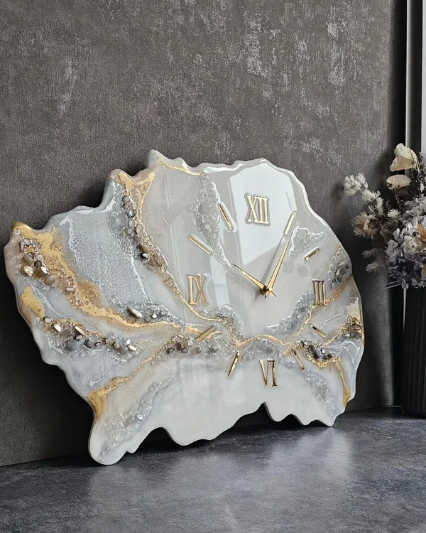 Multicolor_Wood_&_Resin_Clock_Gold_Geode_Art_Modern_Minimalistic_Aesthetic_Home_Decor