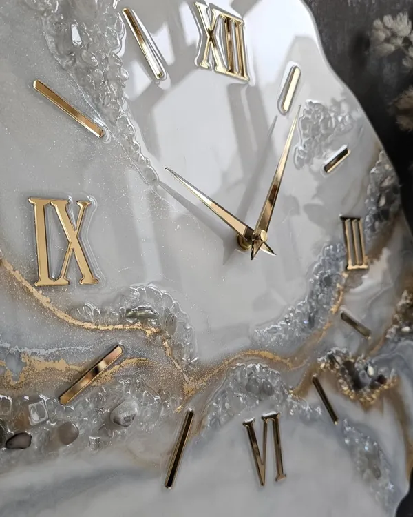 Multicolor_Wood_&_Resin_Clock_Gold_Geode_Art_Modern_Minimalistic_Aesthetic_Home_Decor