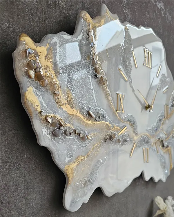 Multicolor_Wood_&_Resin_Clock_Gold_Geode_Art_Modern_Minimalistic_Aesthetic_Home_Decor
