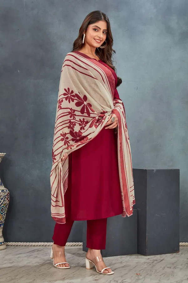 Red_Plain_Kurta_Pant_With_Dupatta_Suit
