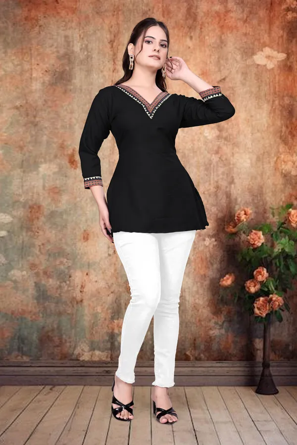 Black_V-Neck_Printed_Top_for_Women