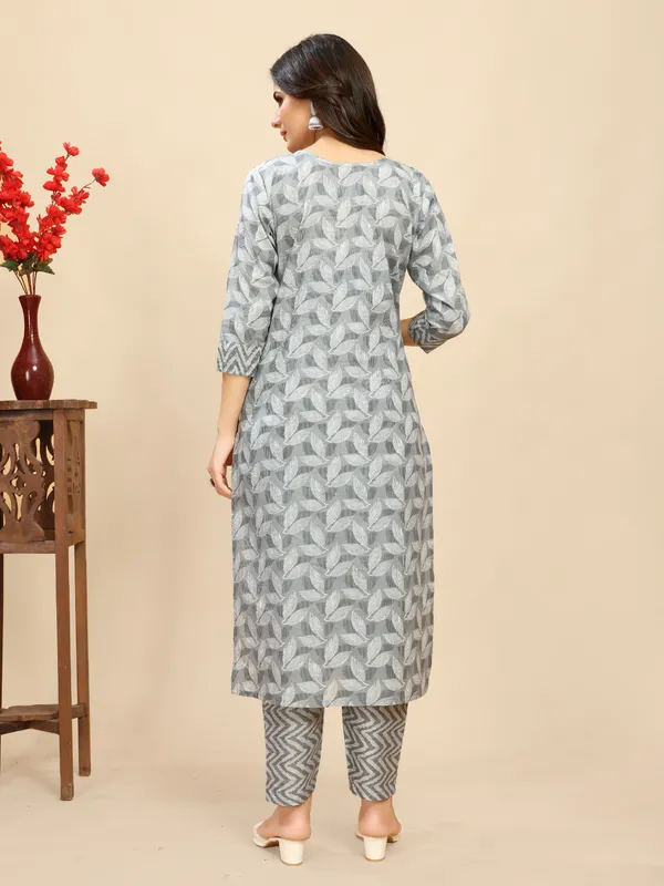 Grey_Pure_Cotton_Leaf_Printed_Kurta_Pant_Set