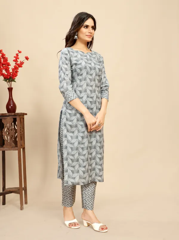 Grey_Pure_Cotton_Leaf_Printed_Kurta_Pant_Set