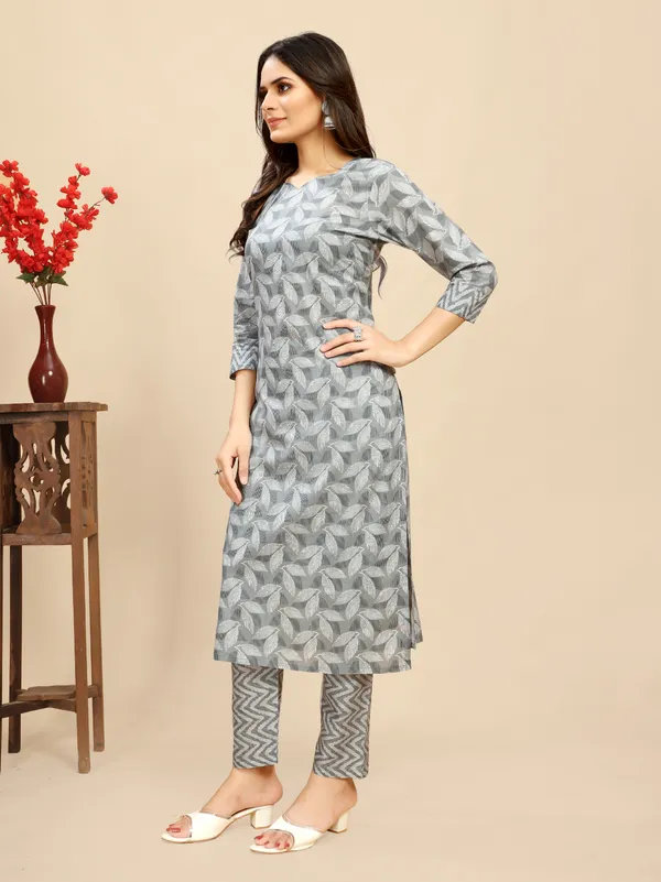 Grey_Pure_Cotton_Leaf_Printed_Kurta_Pant_Set