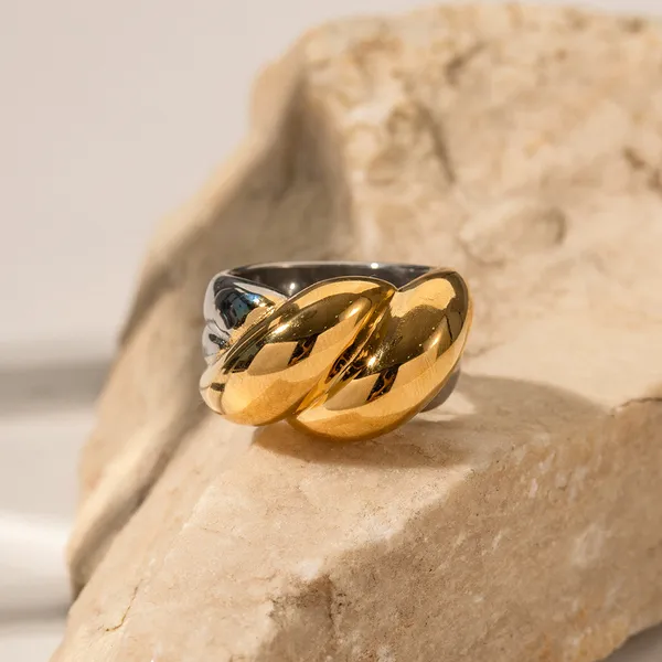 Golden_Pvd_Plated_Stainless_Steel_Ring_For_Women