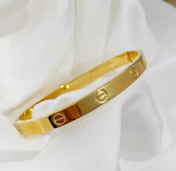 Golden_Pvd_Plated_Stainless_Steel_Bracelet_For_Women