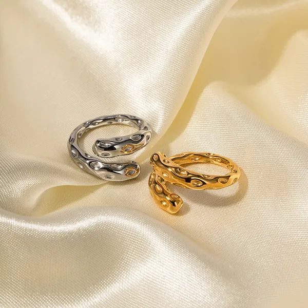 Golden_Pvd_Plated_Stainless_Steel_Ring_For_Women