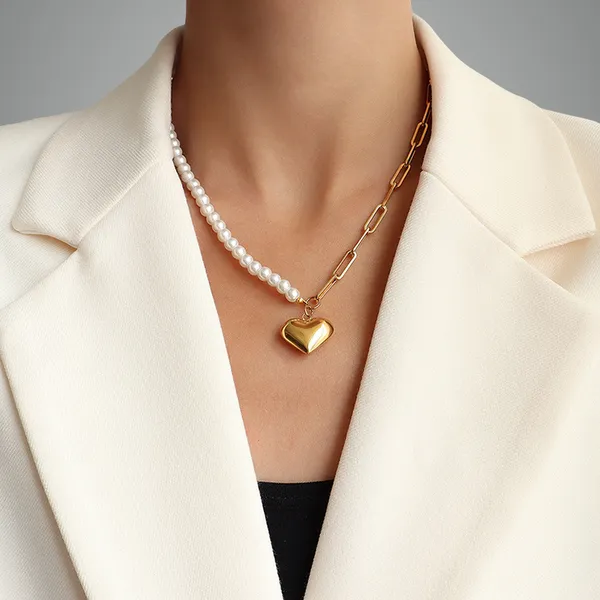 Golden_Stainless_Steel_&_Freshwater_Pearl_Necklace_For_Women