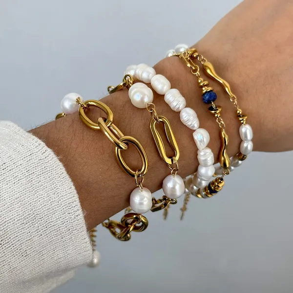 Golden_Pvd_Plated_Stainless_Steel_&_Freshwater_Pearl_Bracelet_For_Women
