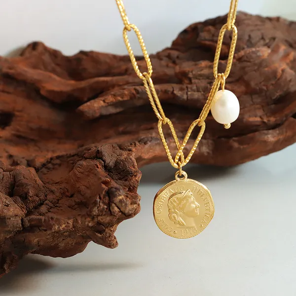 Golden_Stainless_Steel_&_Freshwater_Pearl_Necklace_For_Women