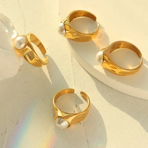 Golden_Pvd_Plated_Stainless_Steel_Ring_For_Women