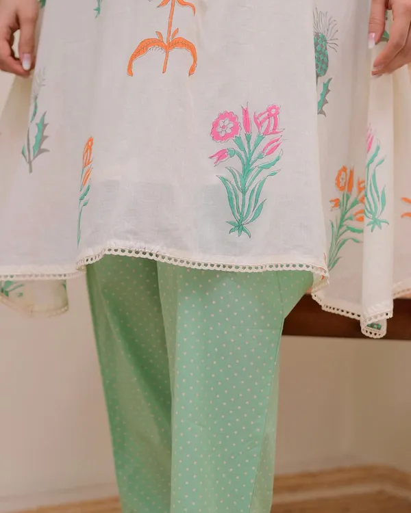 Minty_Breeze_Garden_Line_Cotton_Kurta_Set