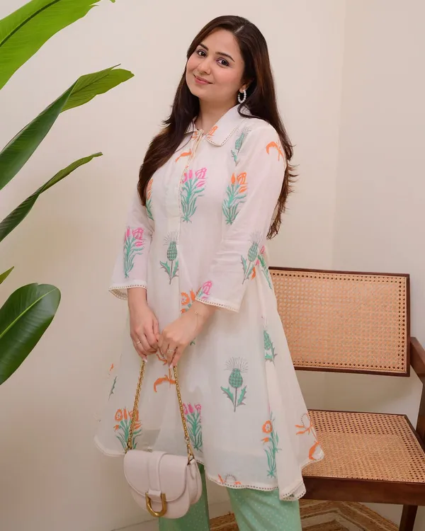 Minty_Breeze_Garden_Line_Cotton_Kurta_Set