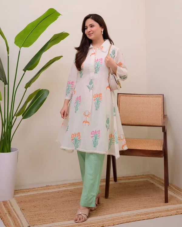 Minty_Breeze_Garden_Line_Cotton_Kurta_Set
