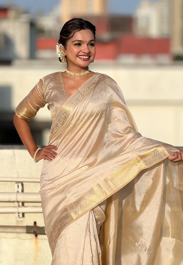 Plain_Tussar_Silk_Saree_with_Zari_Woven_Border_&_Running_Blouse_Piece