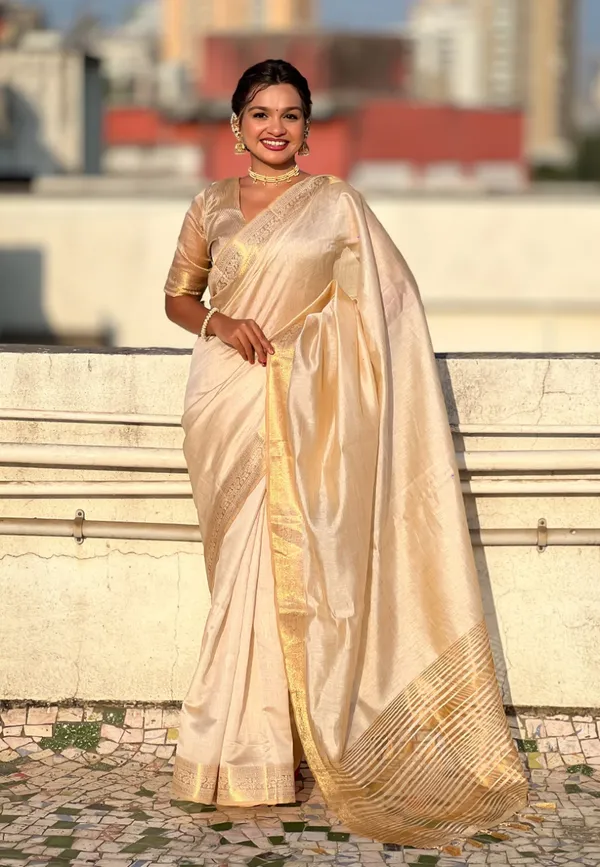 Plain_Tussar_Silk_Saree_with_Zari_Woven_Border_&_Running_Blouse_Piece