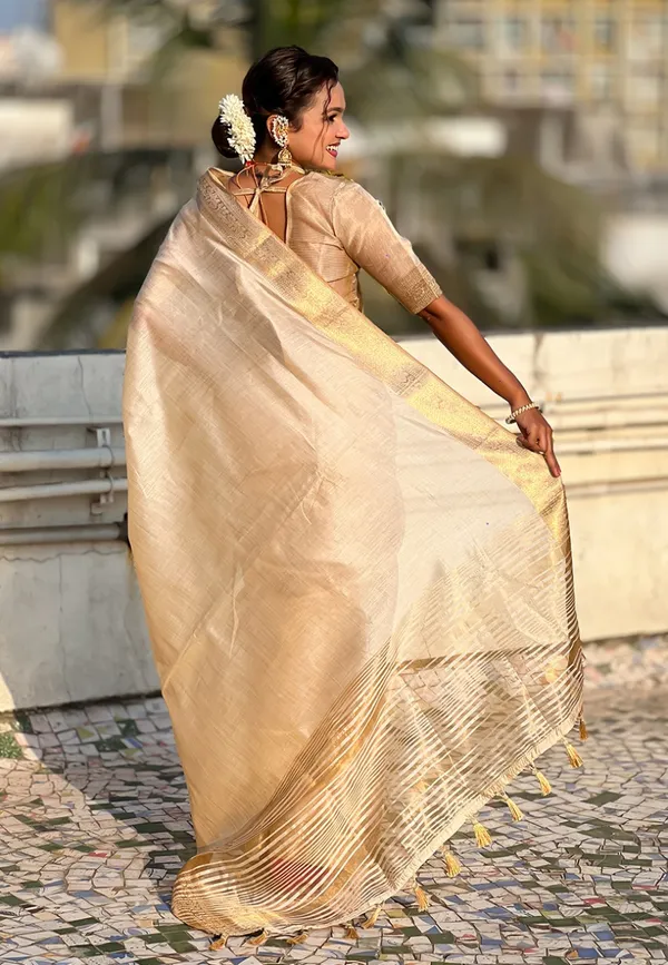 Plain_Tussar_Silk_Saree_with_Zari_Woven_Border_&_Running_Blouse_Piece