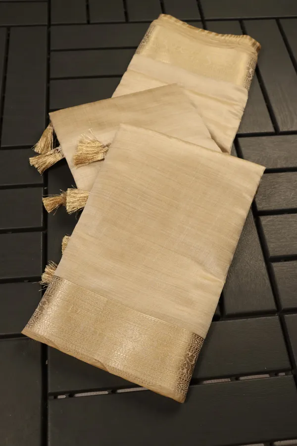 Plain_Tussar_Silk_Saree_with_Zari_Woven_Border_&_Running_Blouse_Piece