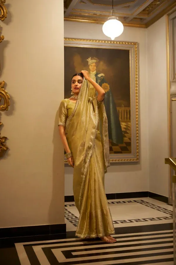 Royal_Tissue_Shimmer_Zari_Weave_Saree_with_Unstitched_Blouse_–_Gold_Elegance