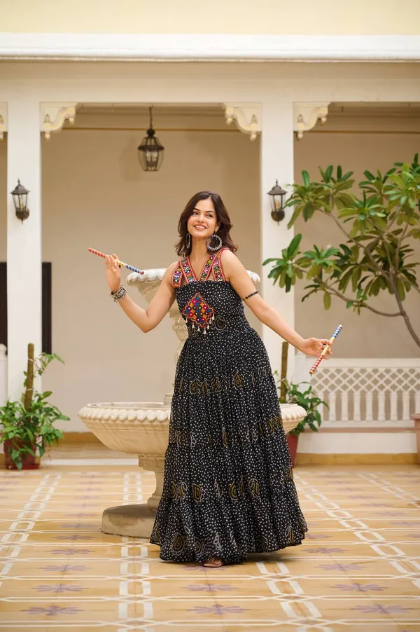 Navratri_Special_Bandhani_Georgette_Gown_with_Real_Mirror_Gamathi_Work