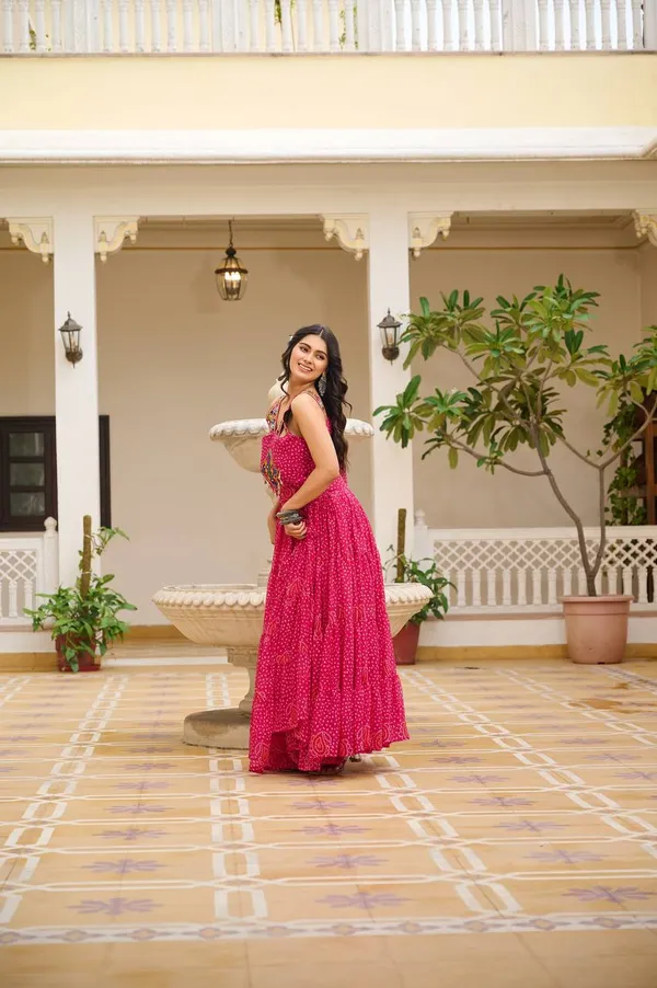 Navratri_Special_Bandhani_Georgette_Gown_with_Real_Mirror_Gamathi_Work