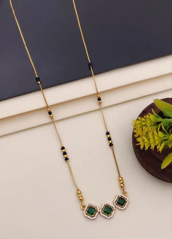 Emerald_Grace_Triple_Charm_Mangalsutra