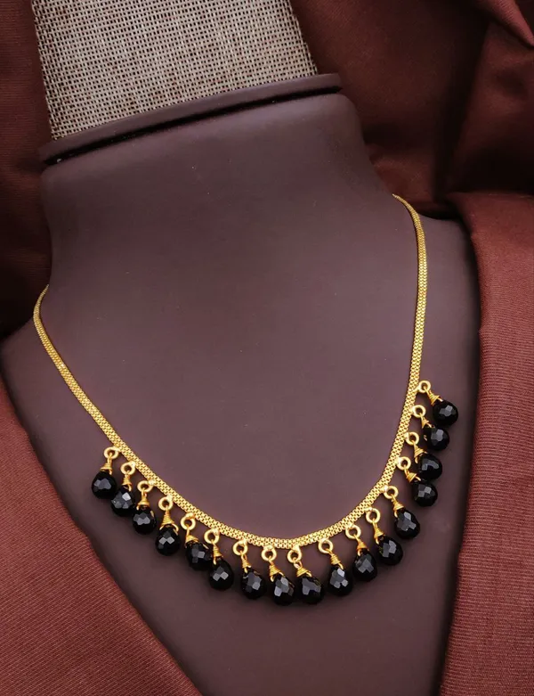 Rizvya_Noira_Black_Bead_Drop_Necklace