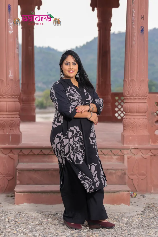 Black_Cotton_Digital_Print_Designer_Collar_Kurti_Set_For_Women