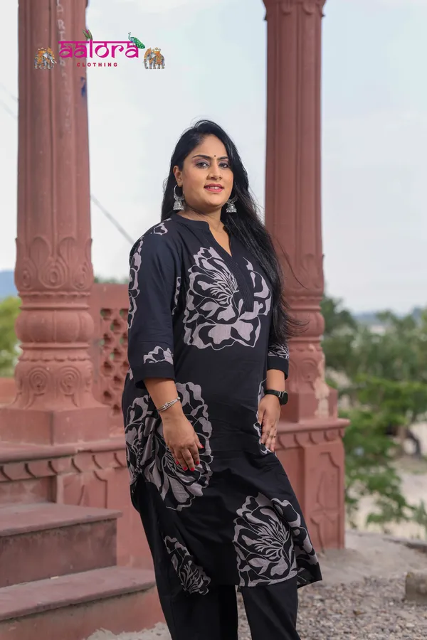 Black_Cotton_Digital_Print_Designer_Collar_Kurti_Set_For_Women